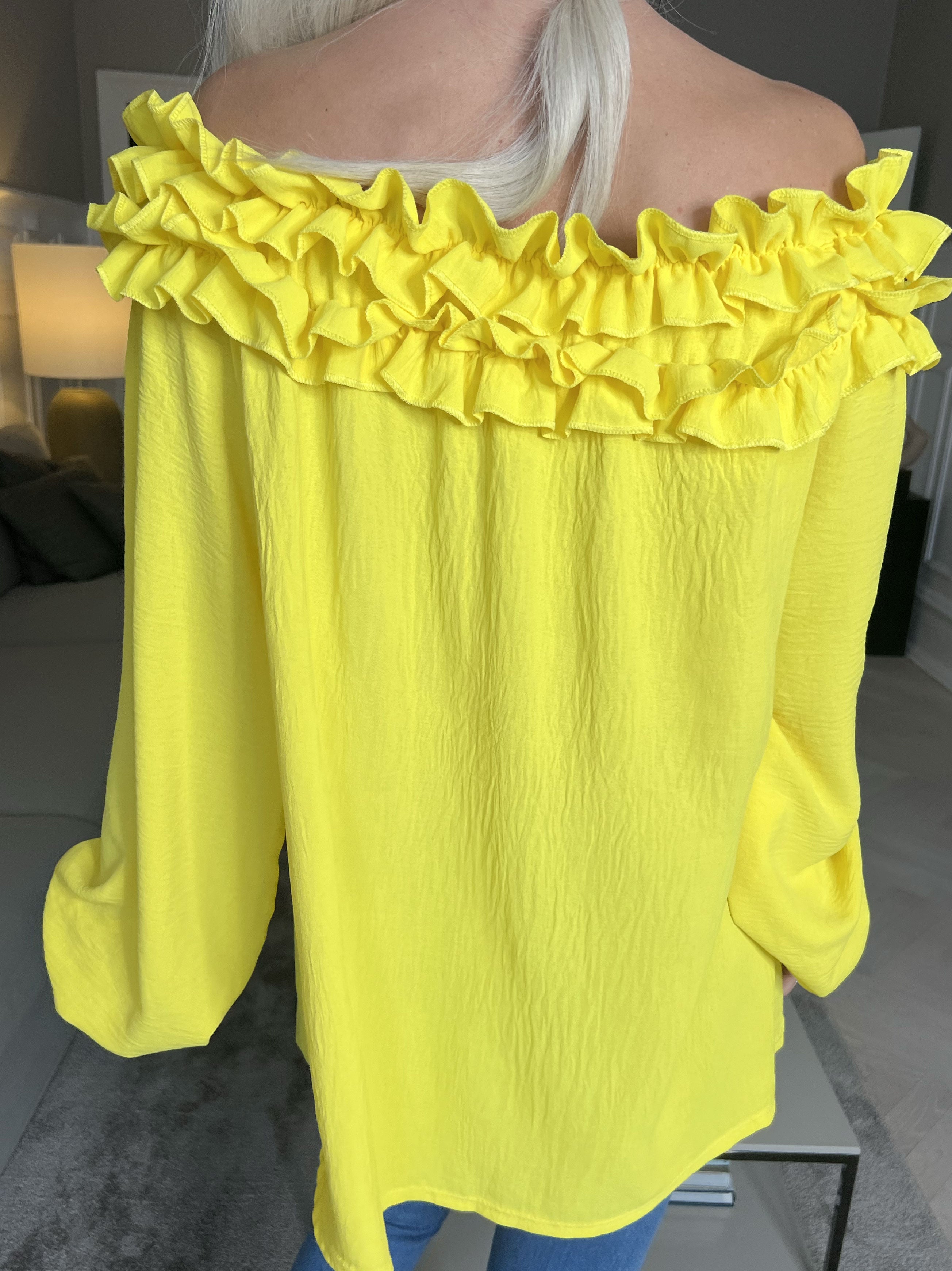 Chili - Fineste tunika bluse med flæser i udskæringen